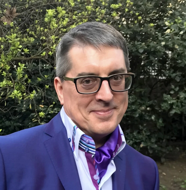 Chris Bartlett (Крис Бартлетт)