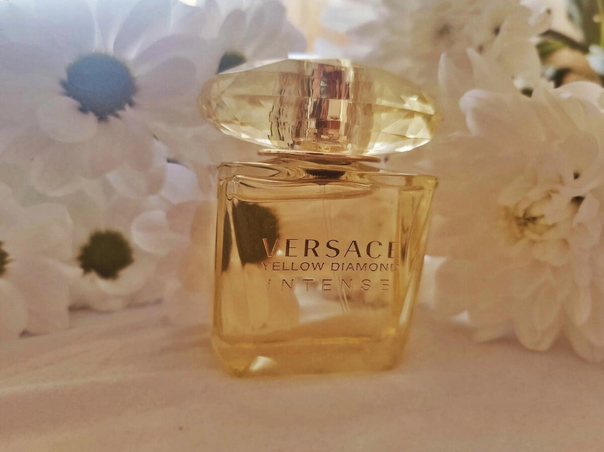 Versace Yellow Diamond Intense Versace Yellow Diamond Intense