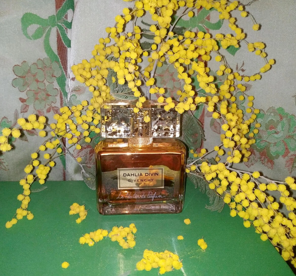 GIVENCHY Dahlia Divin Le Nectar de Parfum GIVENCHY Dahlia Divin Le Nectar de Parfum