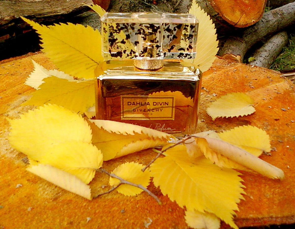GIVENCHY Dahlia Divin Le Nectar de Parfum GIVENCHY Dahlia Divin Le Nectar de Parfum
