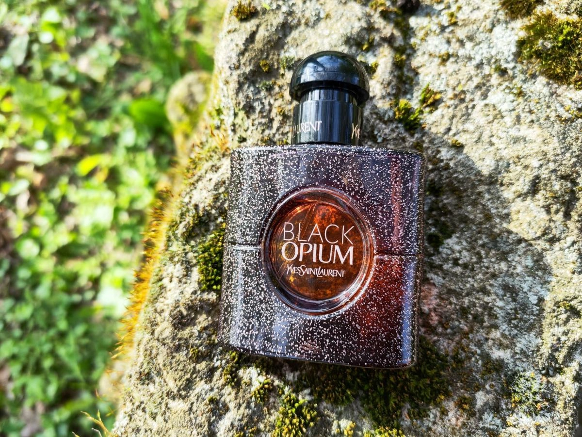 Yves Saint Laurent Black Opium Eau de Toilette 2015 Yves Saint Laurent Black Opium Eau de Toilette 2015