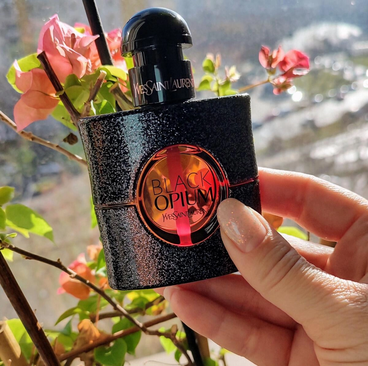 Yves Saint Laurent Black Opium Neon Yves Saint Laurent Black Opium Neon