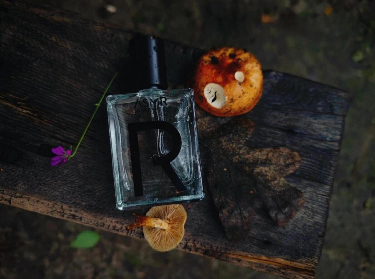 ASMR Fragrances Rain Tapping ASMR Fragrances Rain Tapping