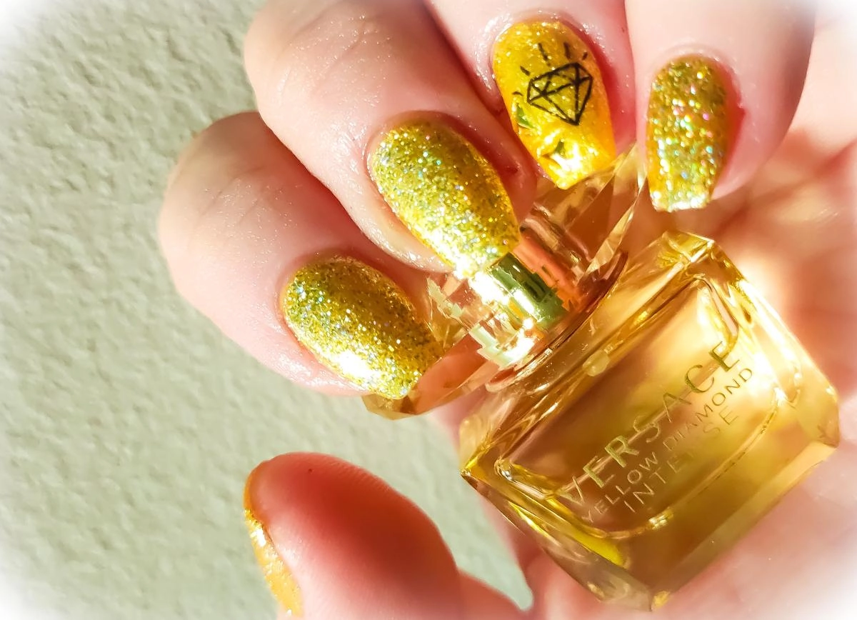 Versace Yellow Diamond Intense Versace Yellow Diamond Intense
