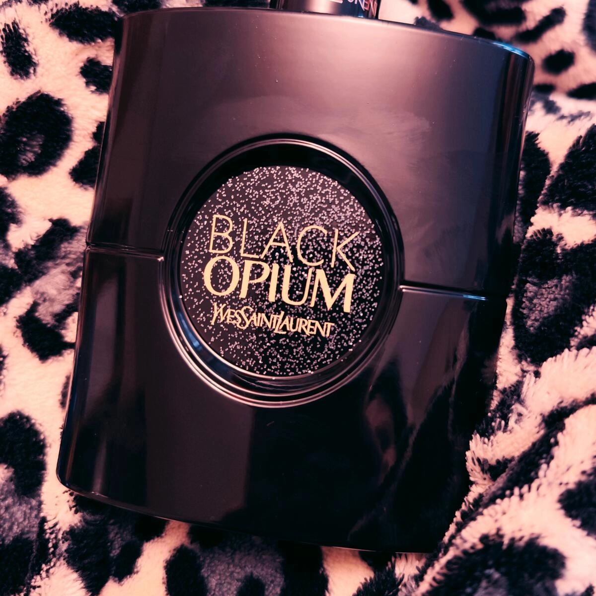 Yves Saint Laurent Black Opium Le Parfum Yves Saint Laurent Black Opium Le Parfum