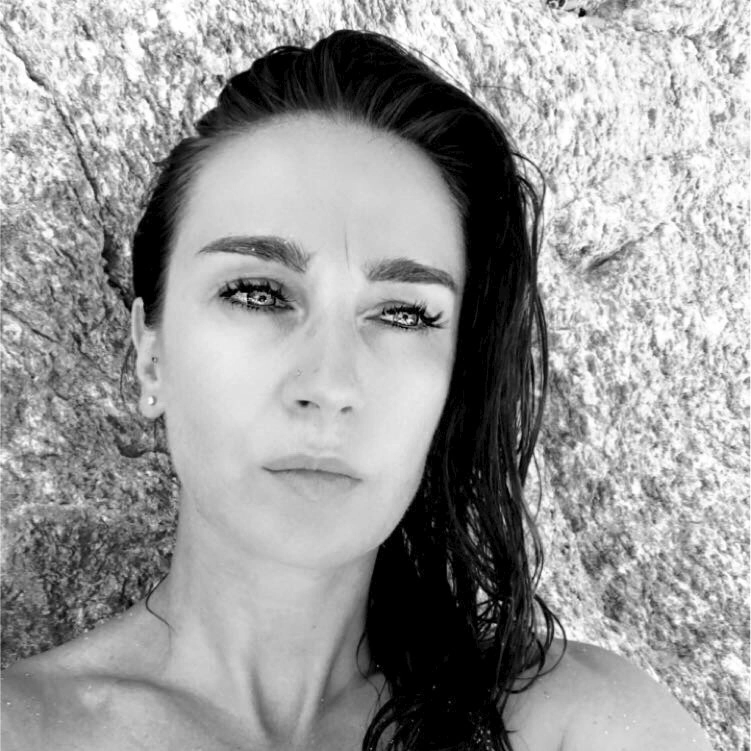 Anne-Cecile Douveghan (Анн-Сесиль Дувеган)