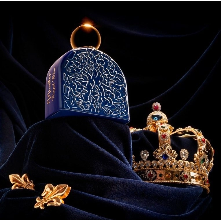 Фото M. Micallef Royal Blue