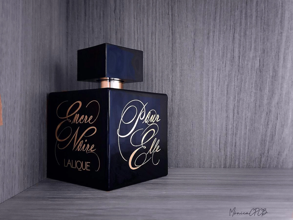 Lalique Encre Noire pour Elle Lalique Encre Noire pour Elle