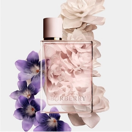 Фото Burberry Her Petals