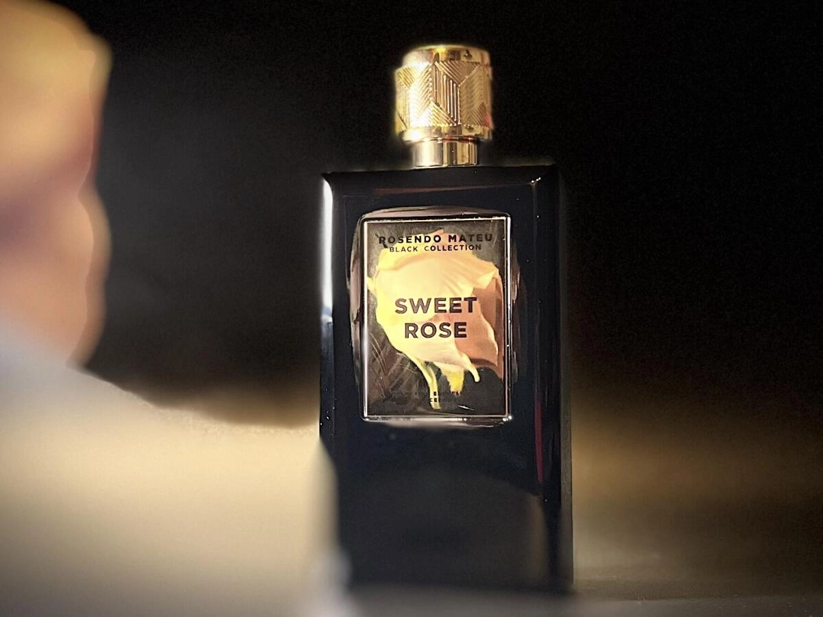 Rosendo Mateu Olfactive Expressions Sweet Rose Rosendo Mateu Olfactive Expressions Sweet Rose