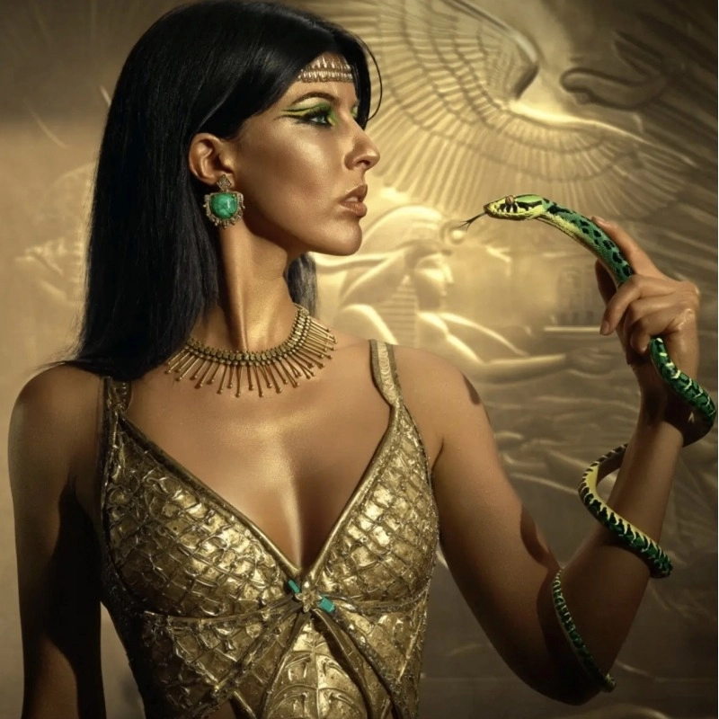 Фото Stephane Humbert Lucas 777 The Queen and the Viper