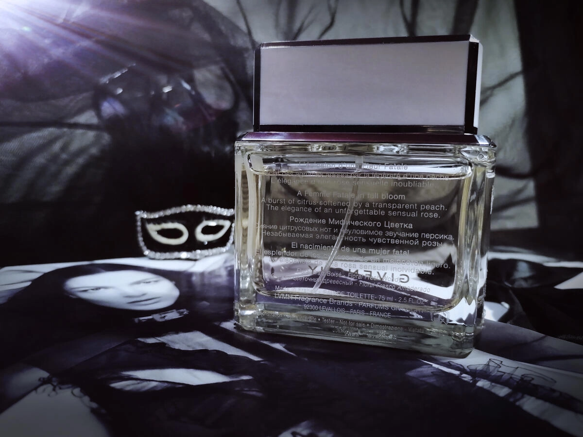 GIVENCHY Dahlia Noir Eau de Toilette GIVENCHY Dahlia Noir Eau de Toilette