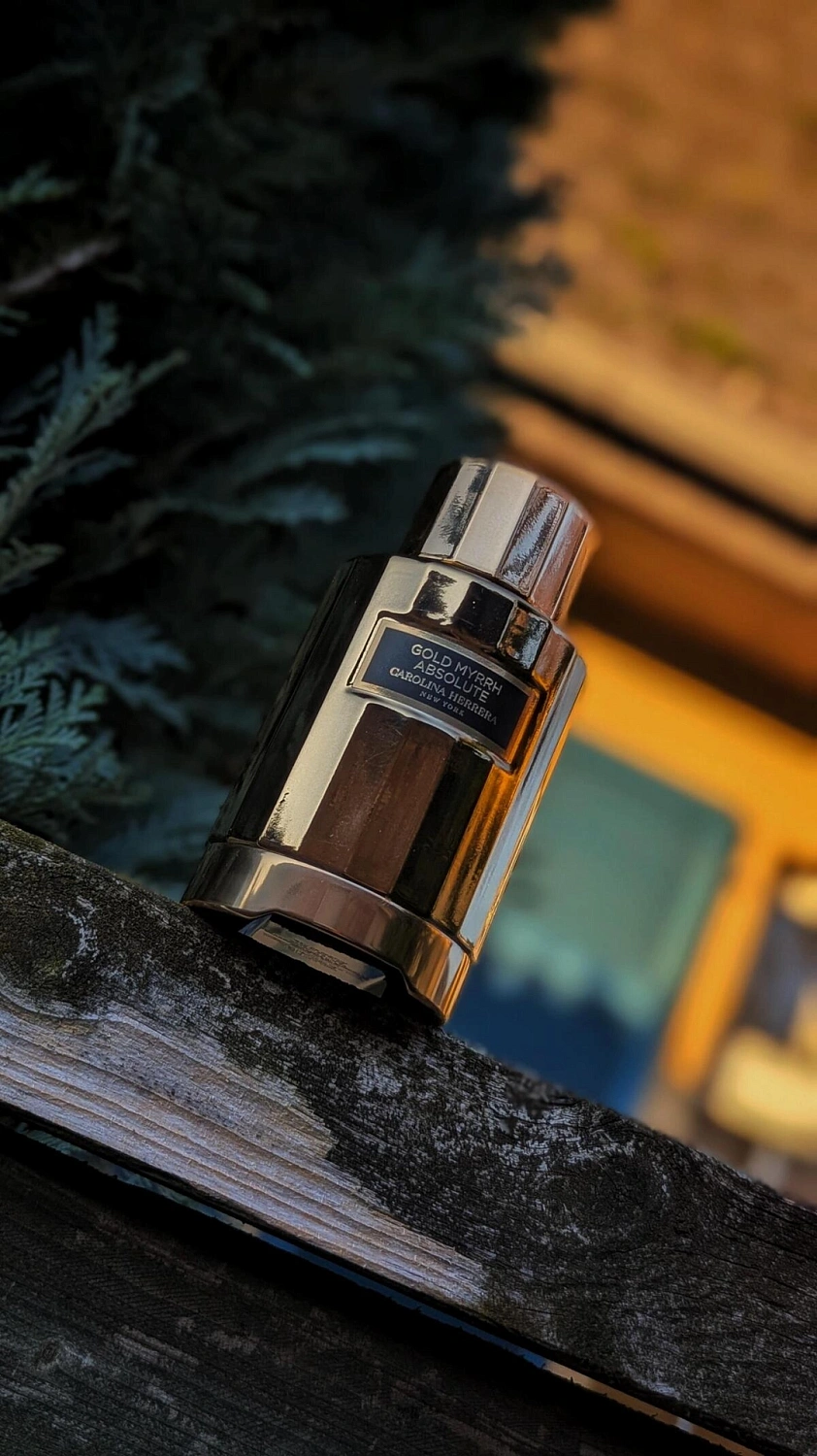 CAROLINA HERRERA Gold Myrrh Absolute