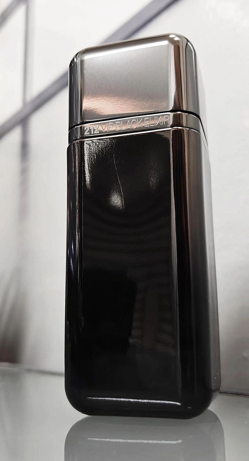 CAROLINA HERRERA 212 VIP Black Elixir