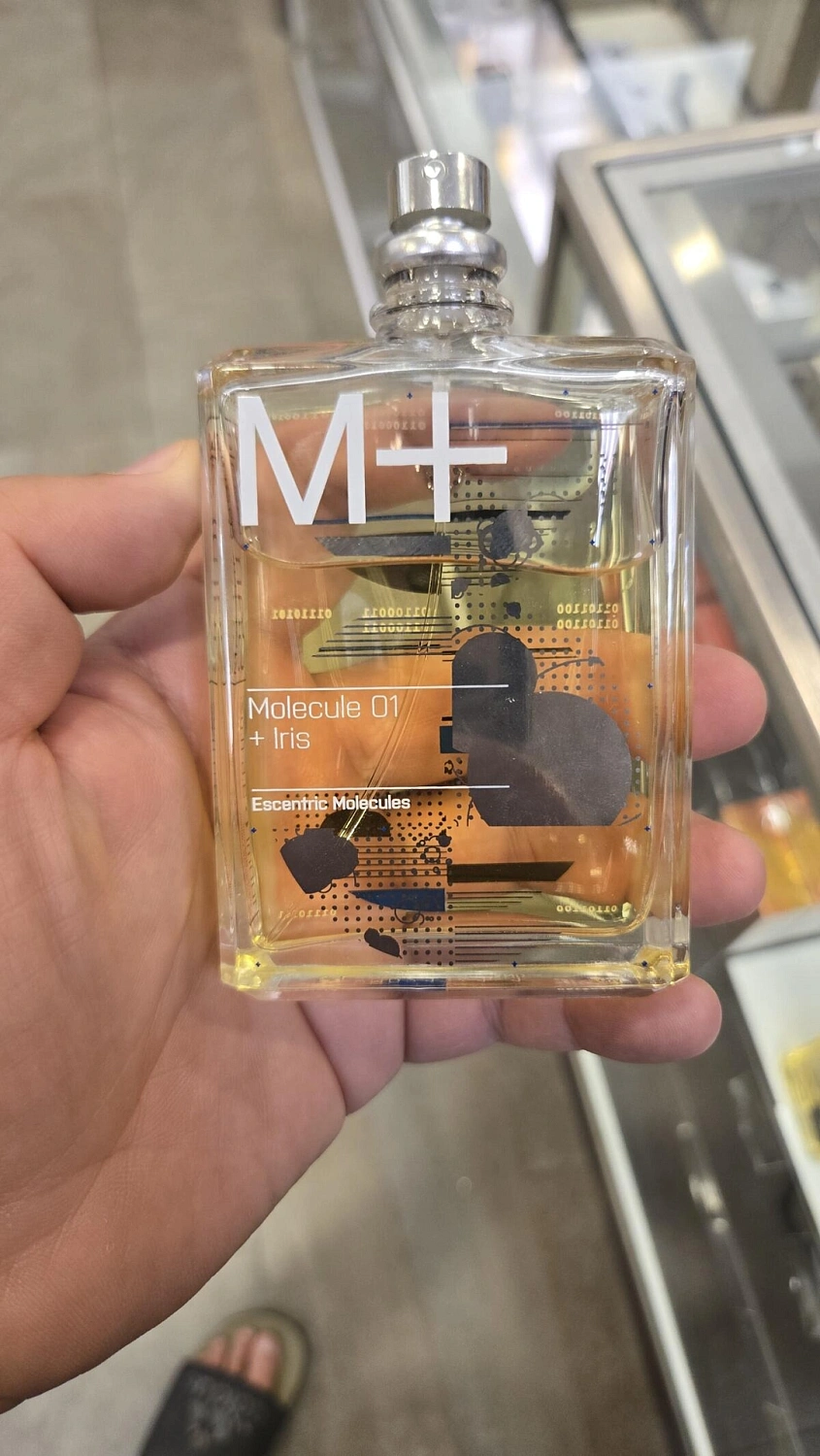 Escentric Molecules Molecules 01 + Iris