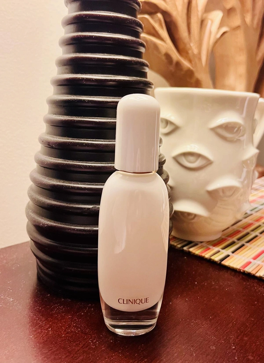 Clinique Aromatics in White