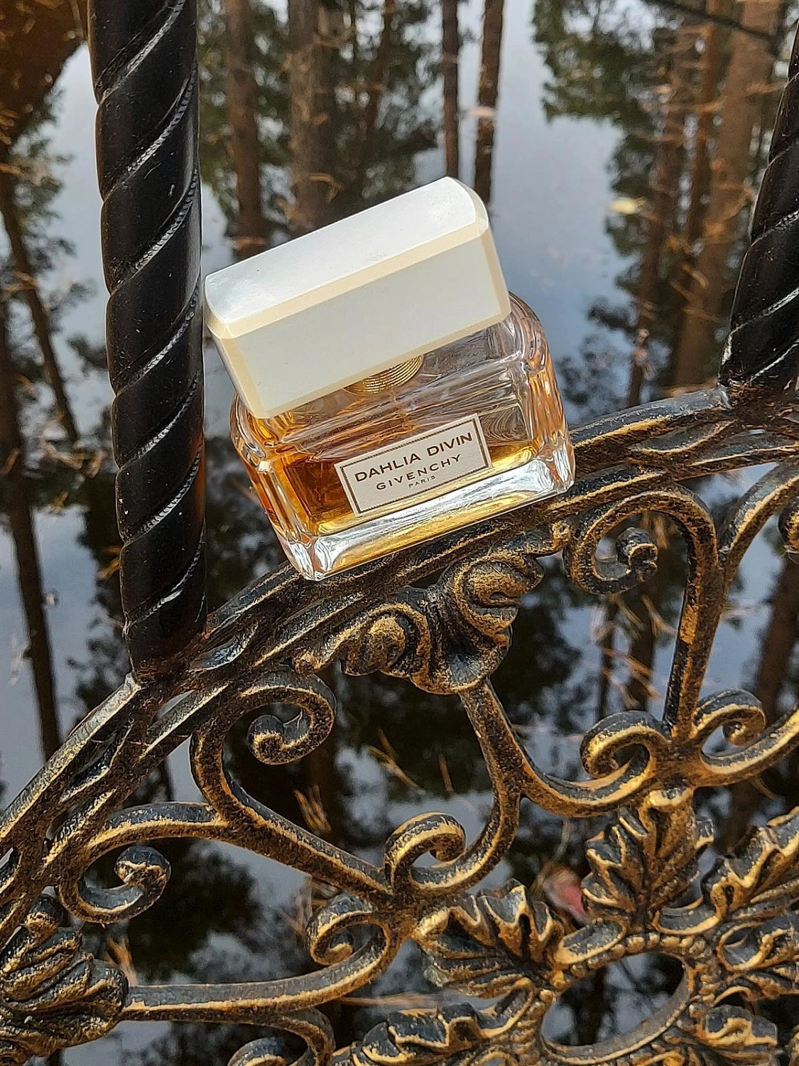 GIVENCHY Dahlia Divin GIVENCHY Dahlia Divin