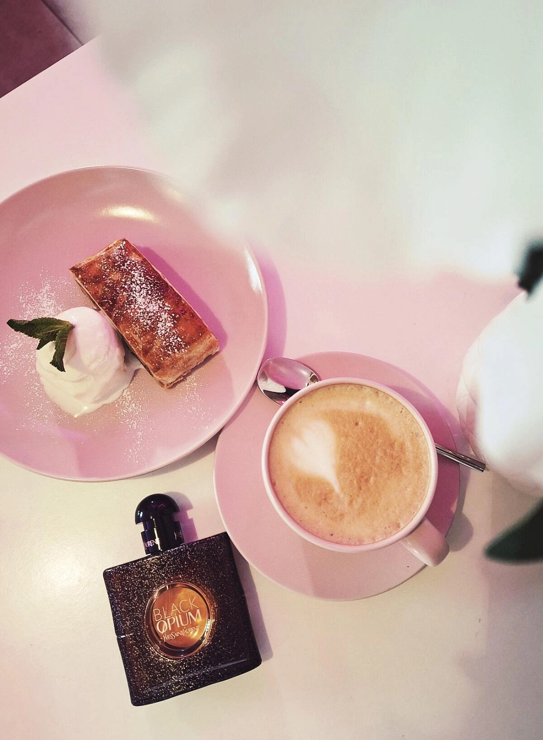 Yves Saint Laurent Black Opium Eau de Toilette 2018