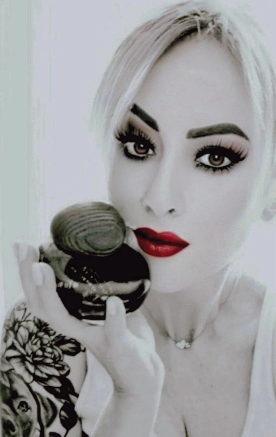 Majda Bekkali Mon Nom Est Rouge