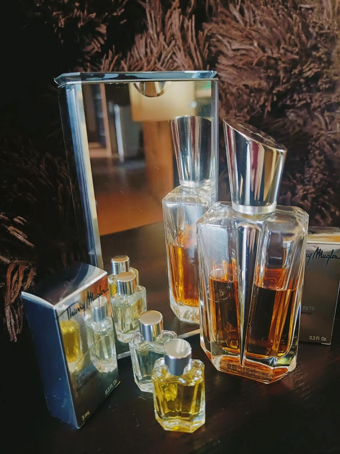 MUGLER A Travers Le Miroir MUGLER A Travers Le Miroir