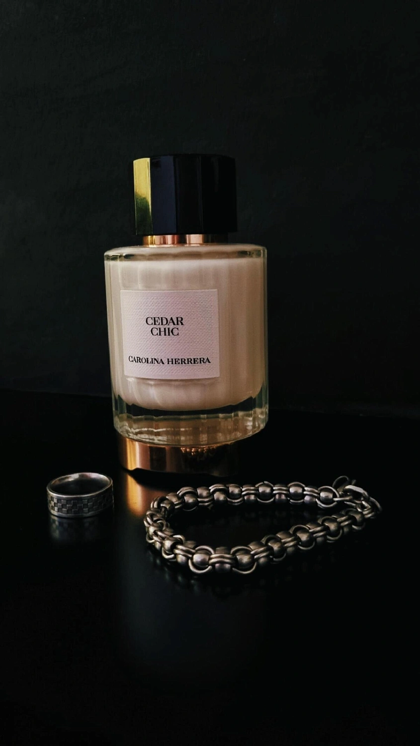 CAROLINA HERRERA Cedar Chic