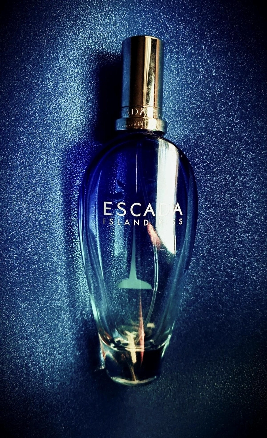 Escada Island Kiss 2011