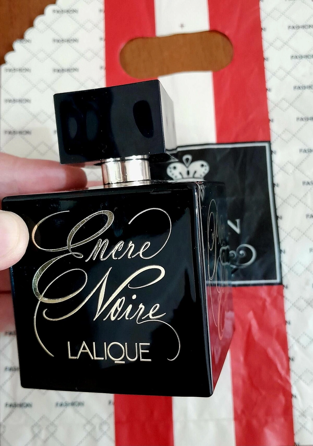 Lalique Encre Noire pour Elle Lalique Encre Noire pour Elle