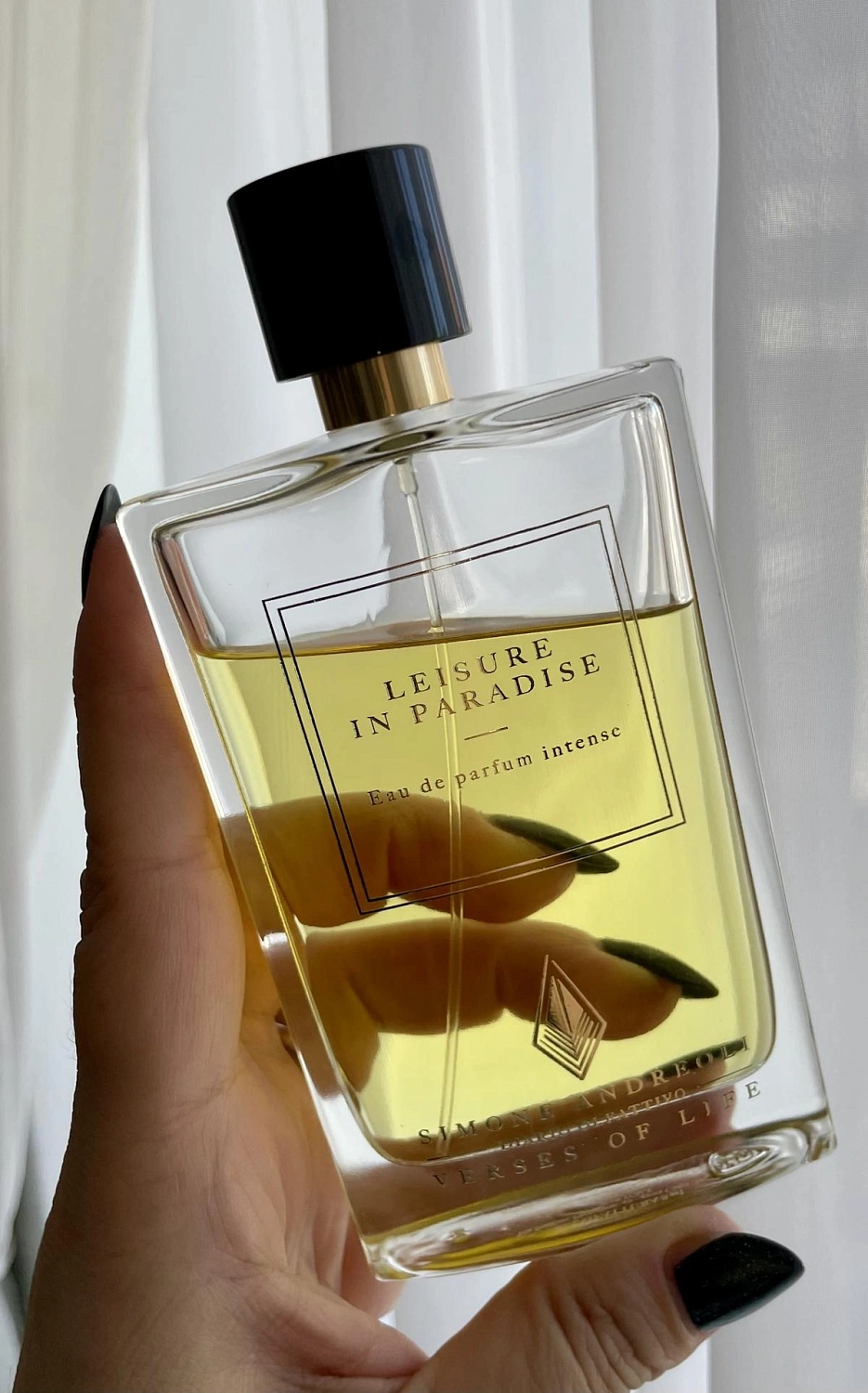 Simone Andreoli Leisure in Paradise