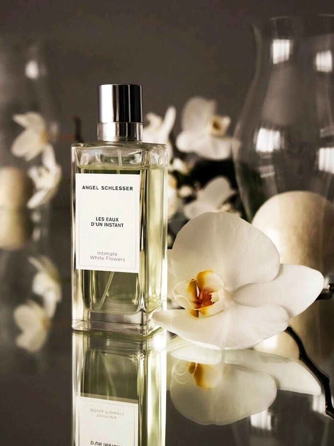 Angel Schlesser Intimate White Flowers