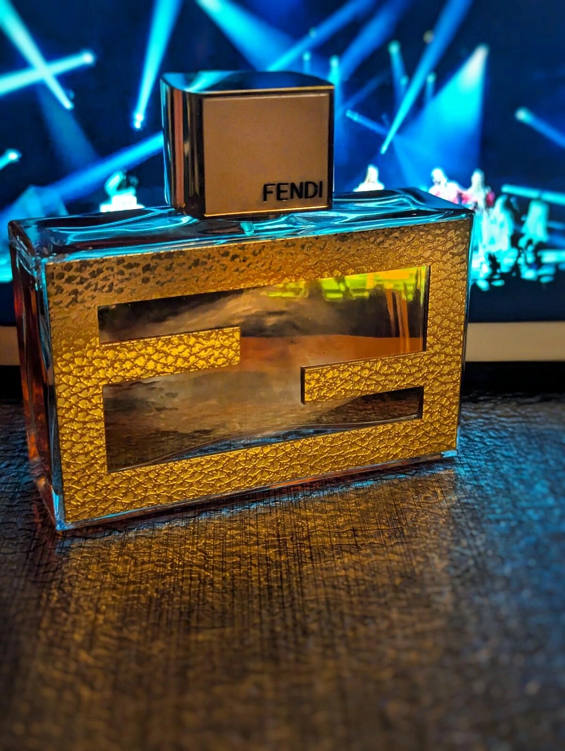 Fan di Fendi Leather Essence