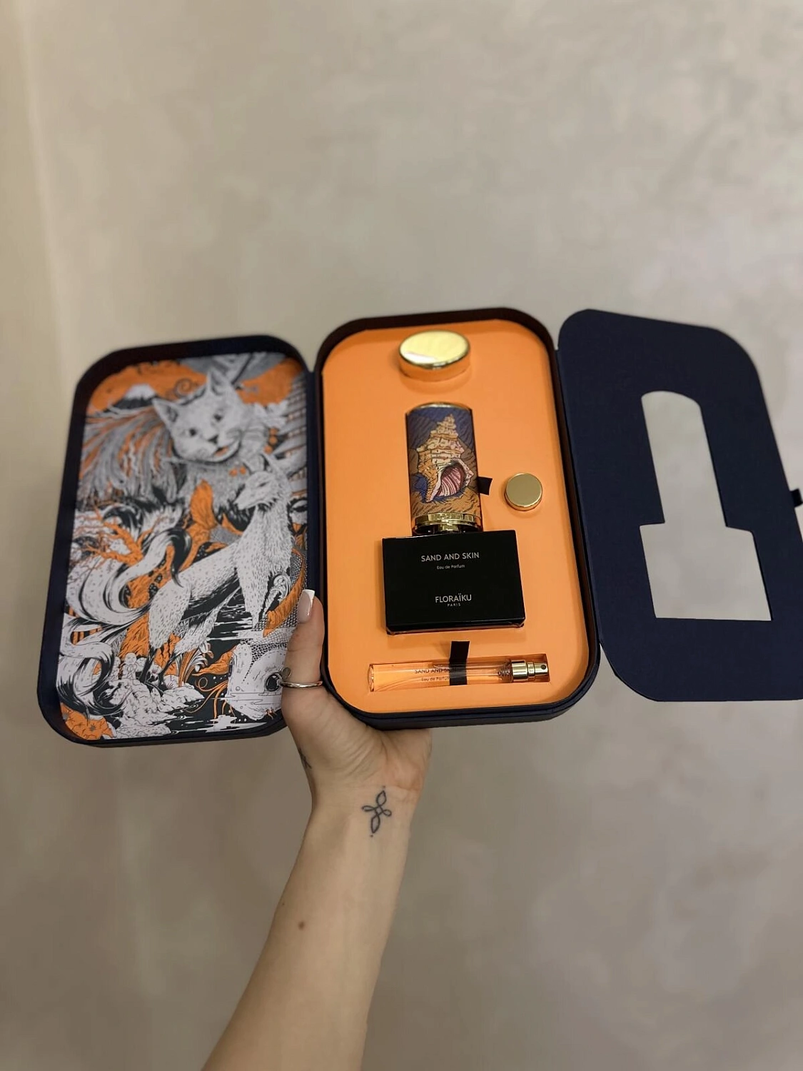 Floraiku Sand and Skin