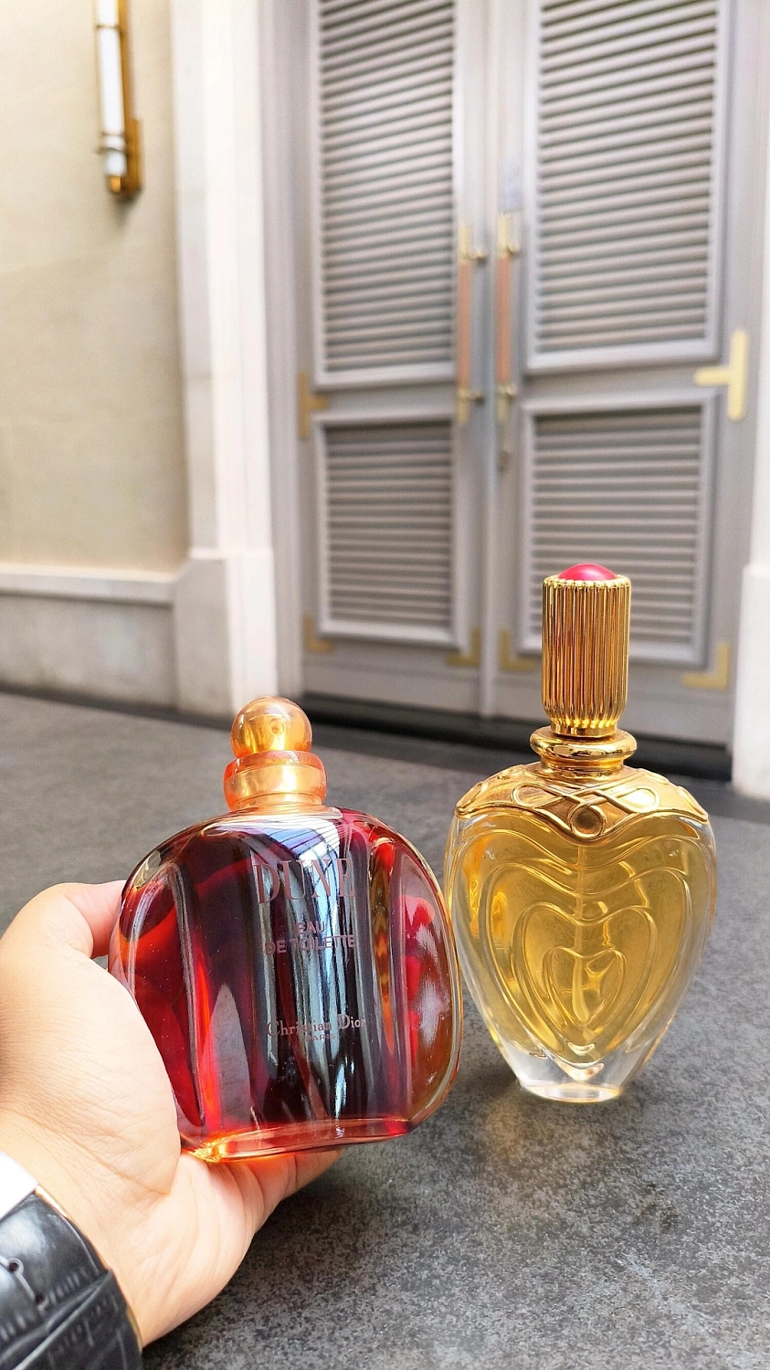 Escada (red)