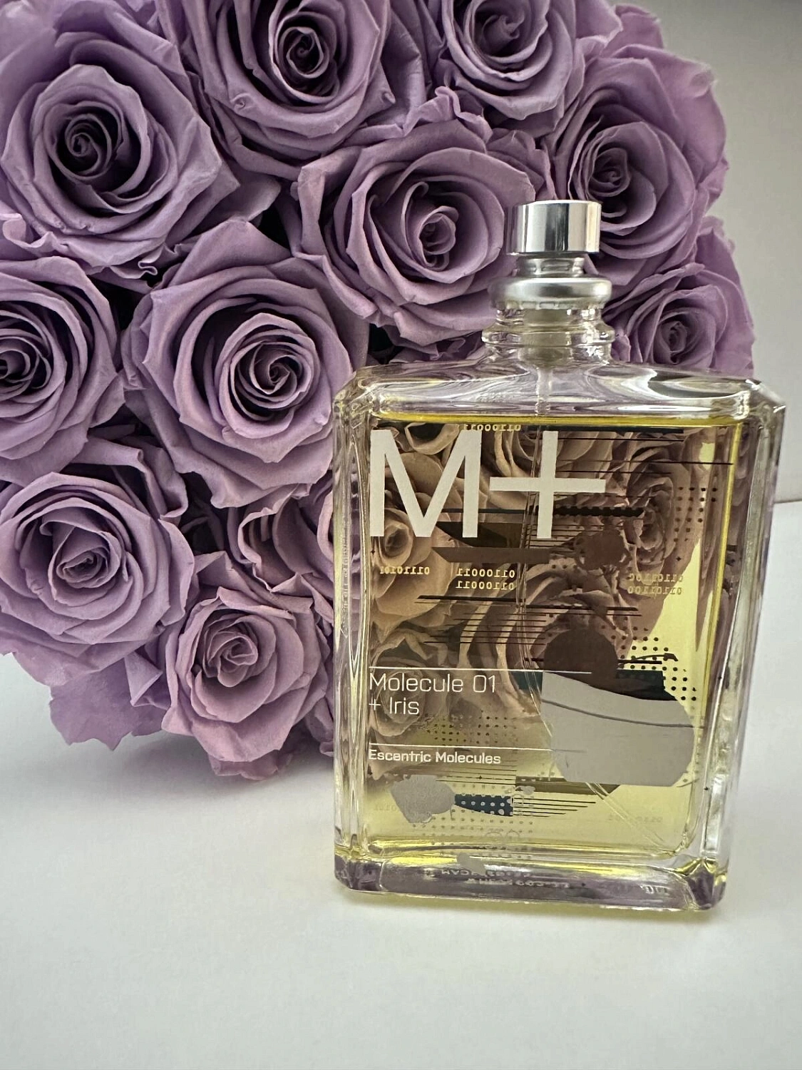 Escentric Molecules Molecules 01 + Iris