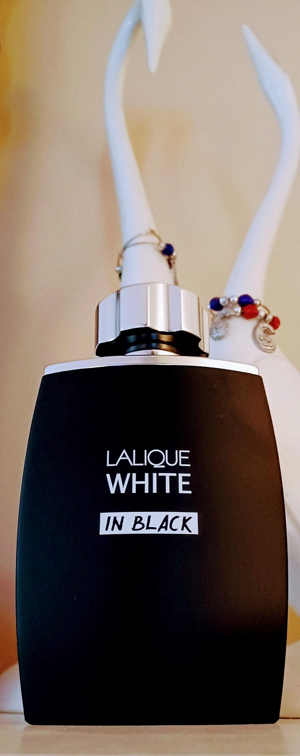 Lalique White in Black
