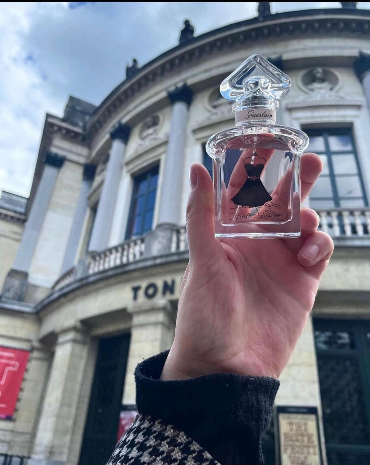 Guerlain La Petite Robe Noire Velours Guerlain La Petite Robe Noire Velours