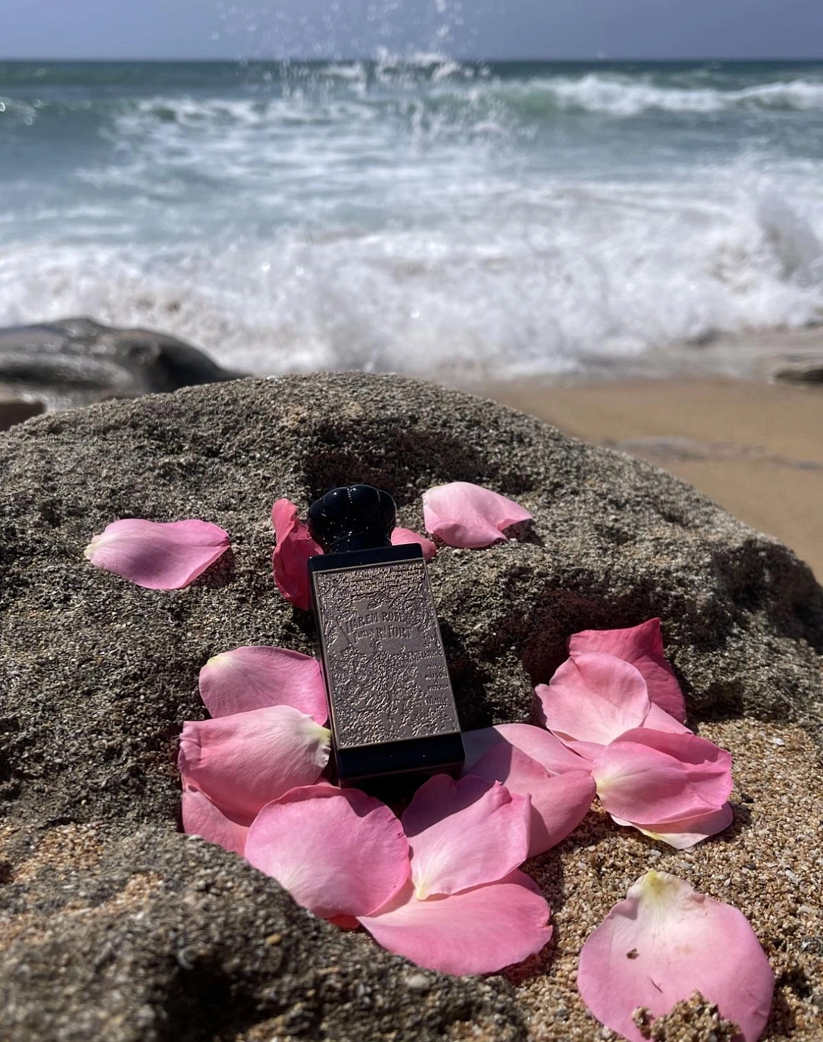 Fort & Manle Harem Rose