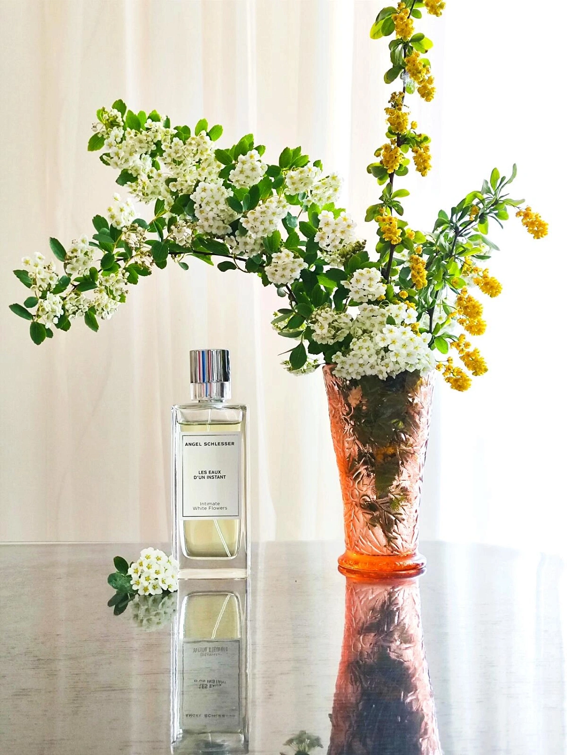 Angel Schlesser Intimate White Flowers