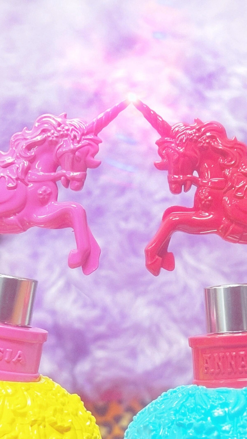 Anna Sui Fantasia Pop Surprise! Blue Red