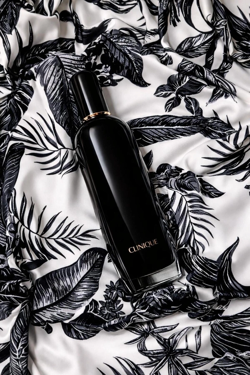Clinique Aromatics in Black