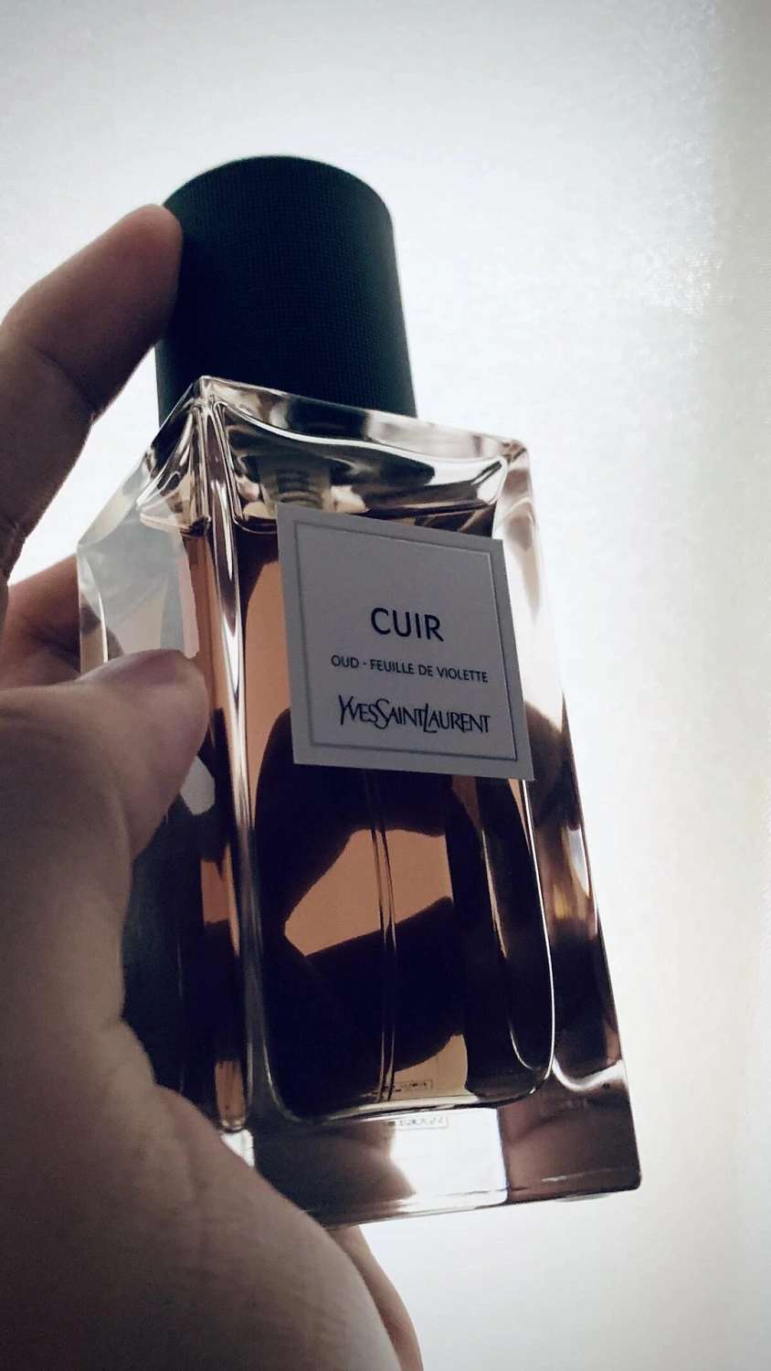 Yves Saint Laurent Cuir (2023)