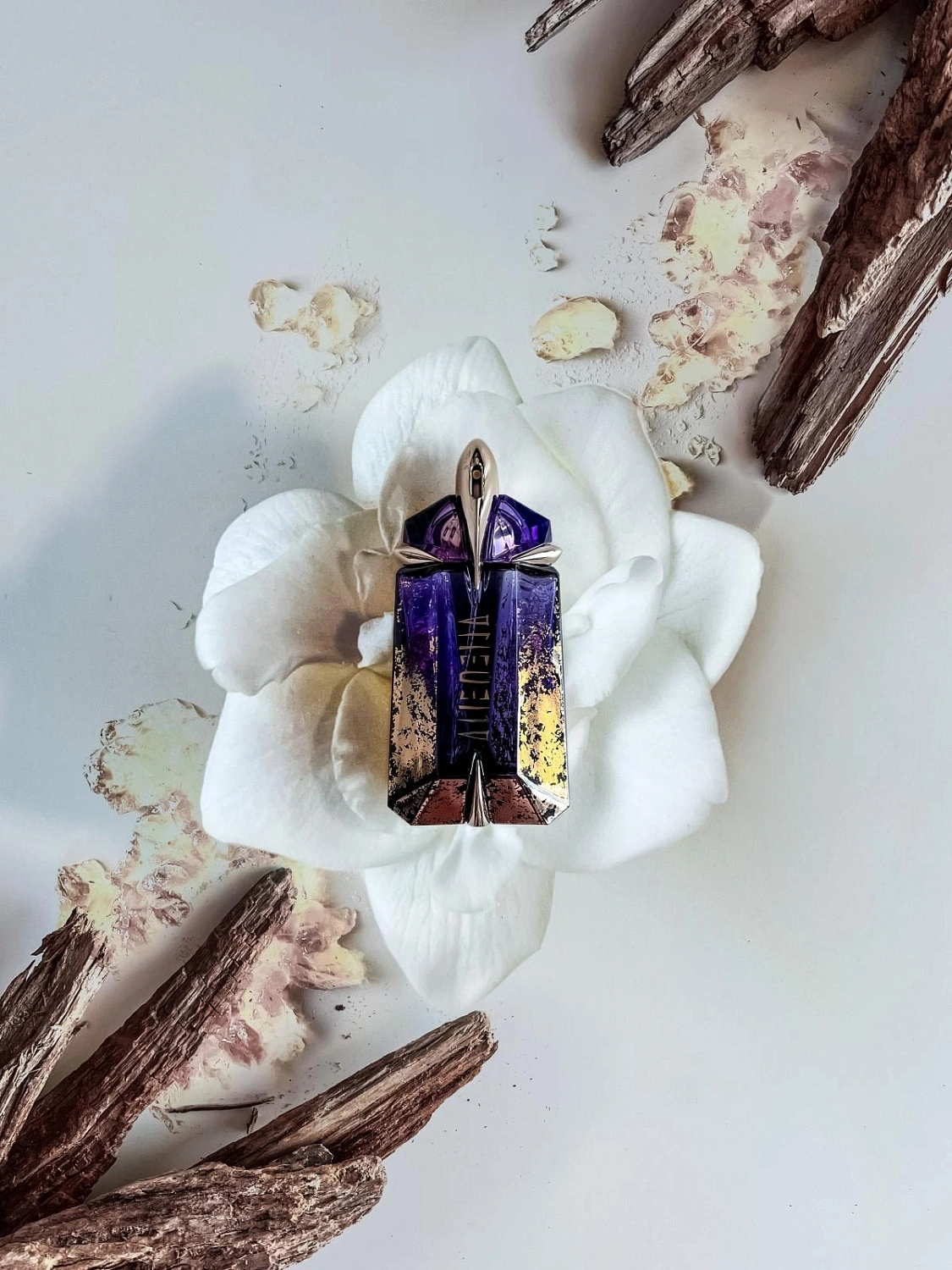 MUGLER Alien Divine Ornamentations MUGLER Alien Divine Ornamentations