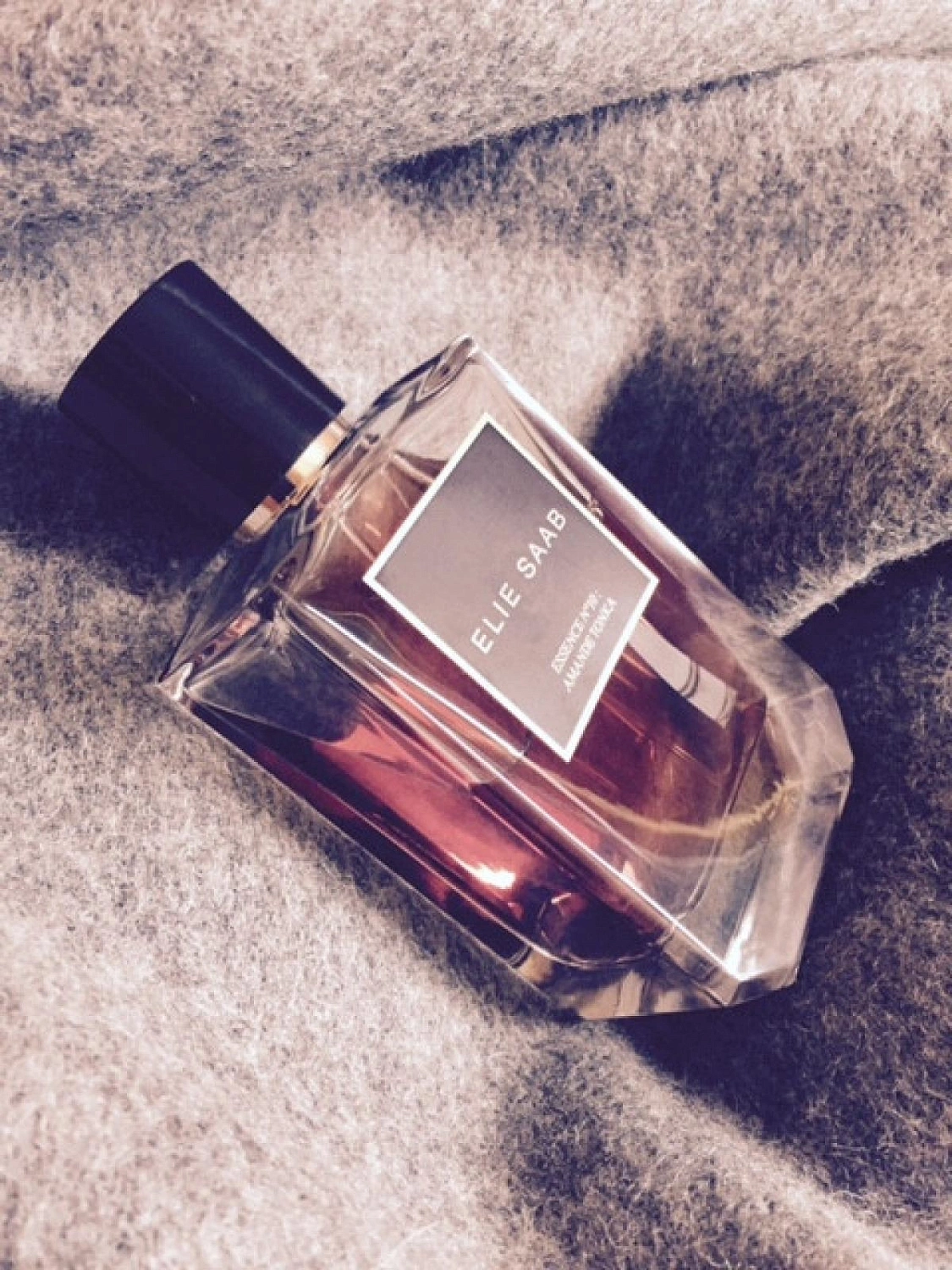 Elie Saab Essence N. 10 Amande Tonka