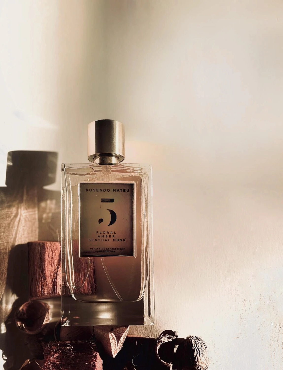 Rosendo Mateu Olfactive Expressions Rosendo Mateu Nº 5 Floral, Amber, Sensual Musk