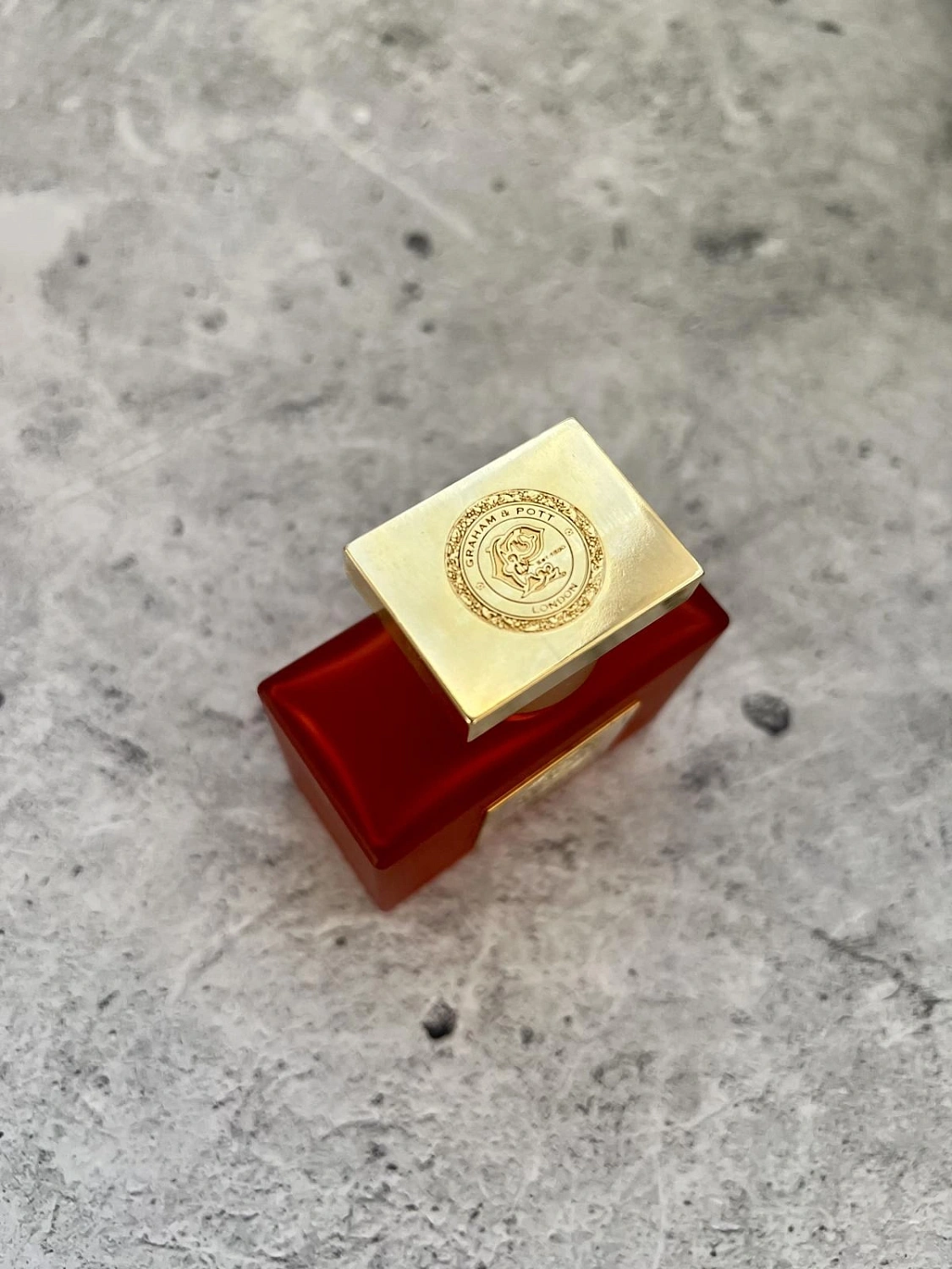 Graham & Pott Royal Llama