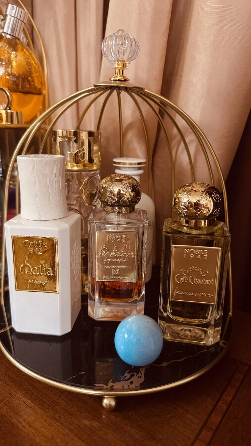 Nobile 1942 Cafe Chantant