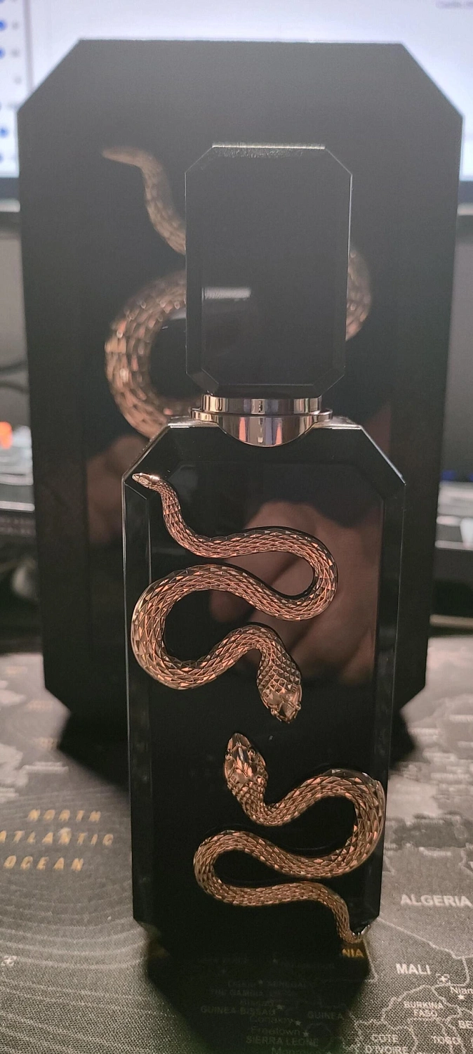 Fragrance World Veneno