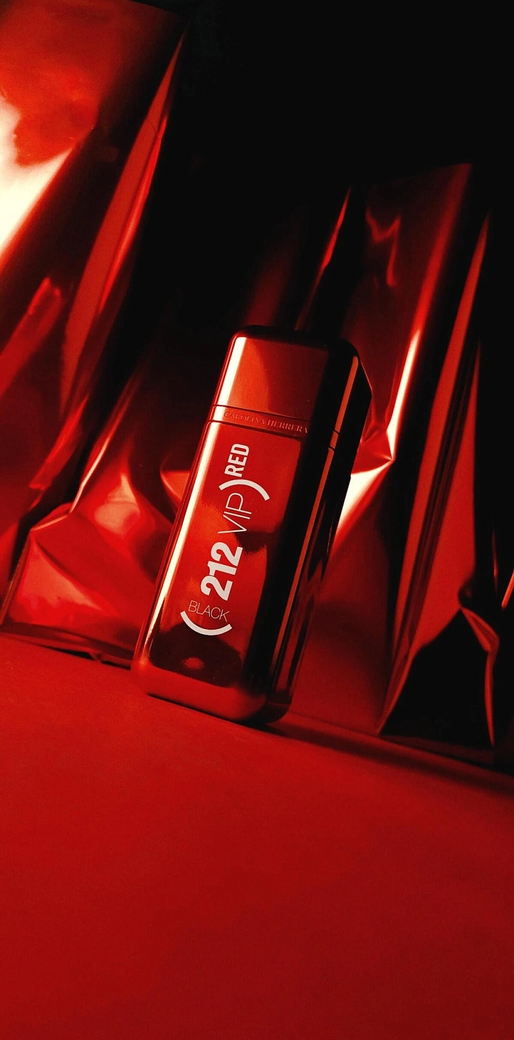 CAROLINA HERRERA 212 VIP Black Red