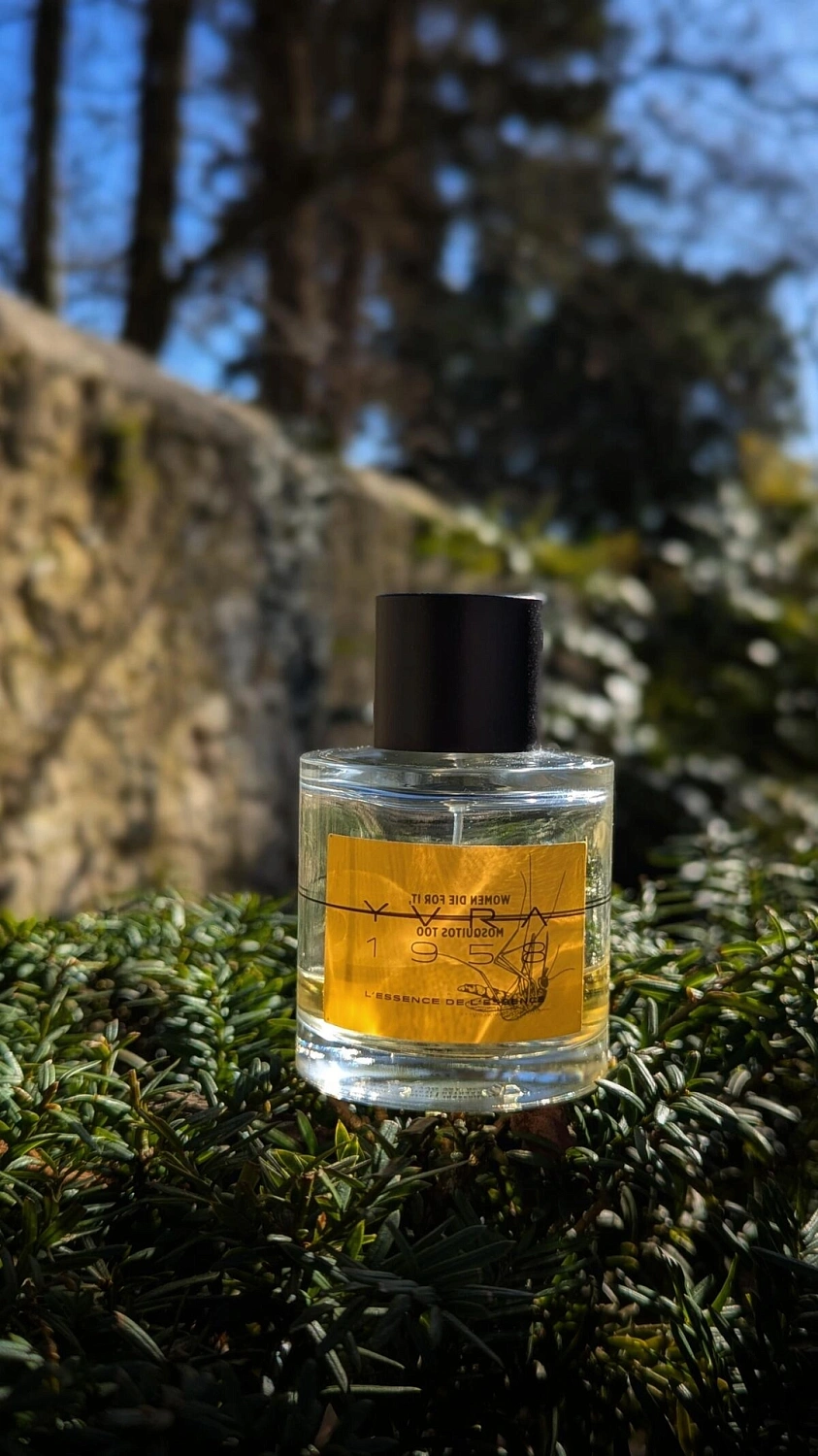 YVRA 1958 L'essence De L'essence YVRA 1958 L'essence De L'essence