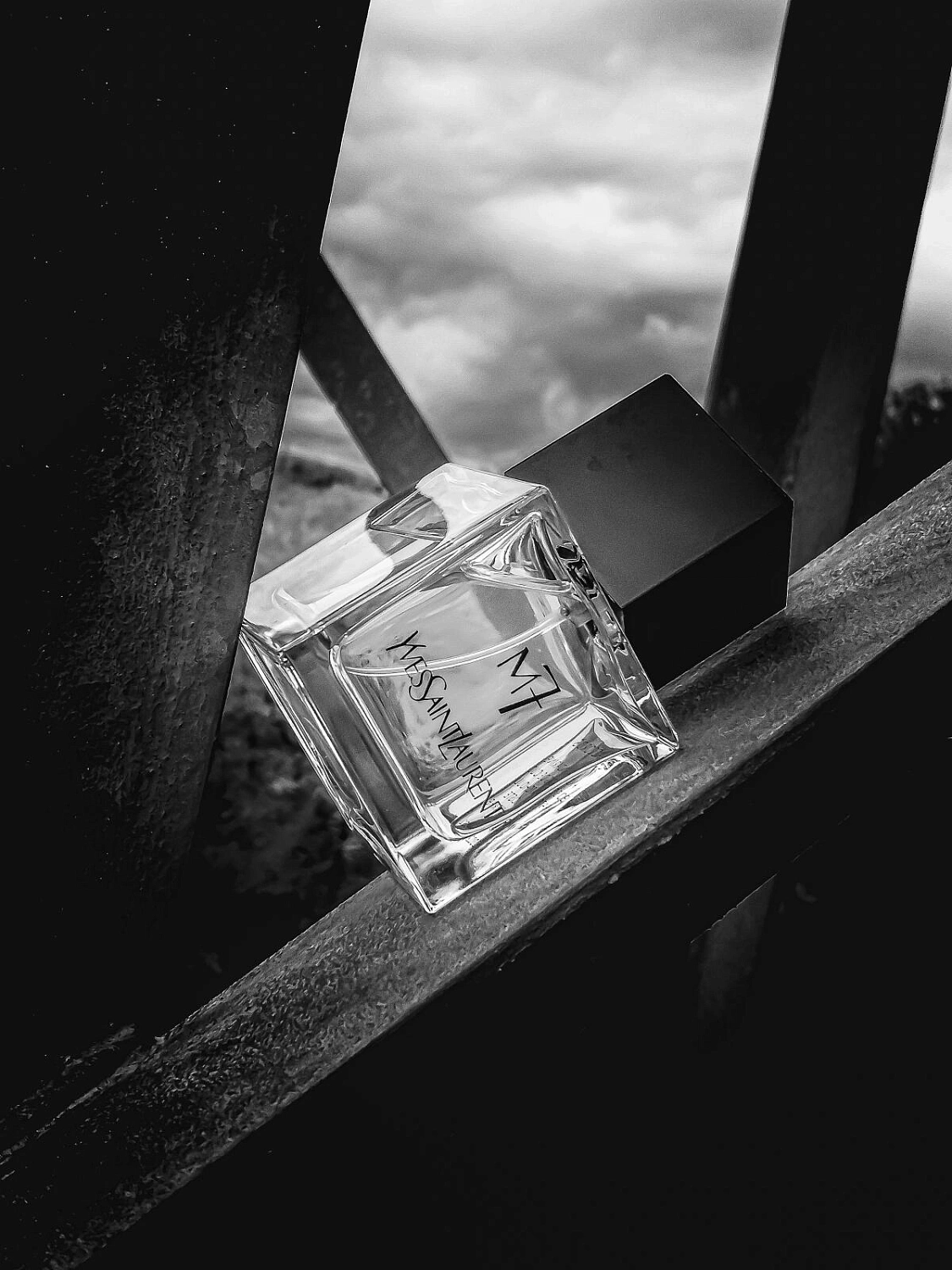 Yves Saint Laurent M7