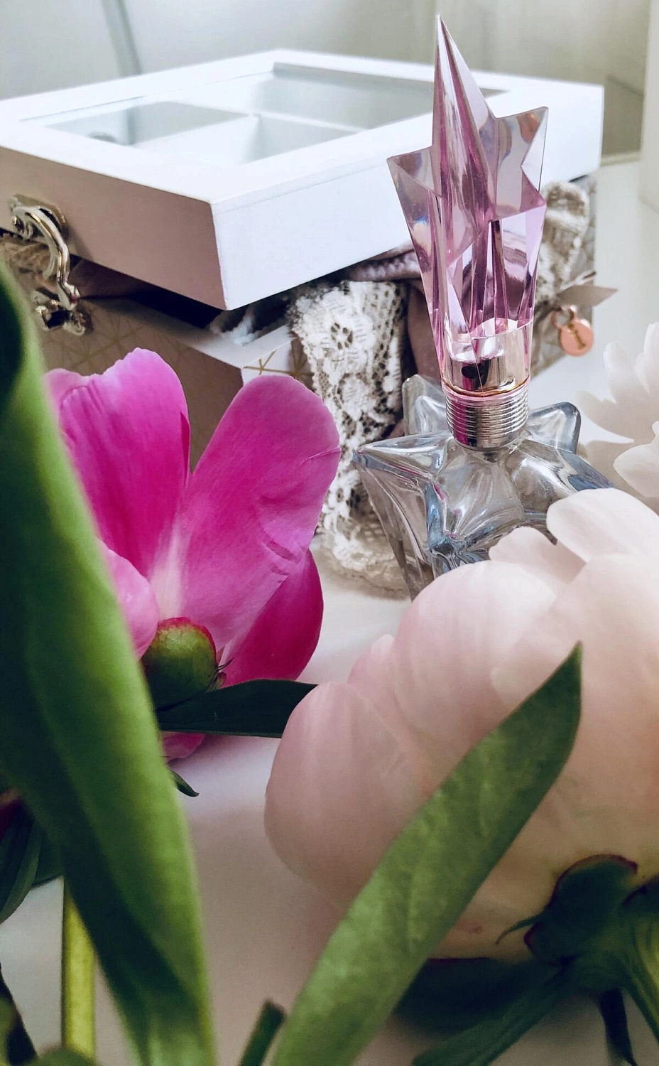 MUGLER Angel Garden Of Stars - Pivoine Angel MUGLER Angel Garden Of Stars - Pivoine Angel